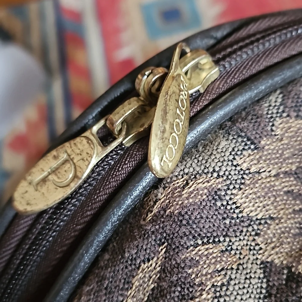 FINALCHANCE Needlepoint duffle exc condition Carry-on Tapestry Collectible